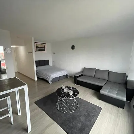 Elegant A Louise, Quartier Prestige De Apartamento